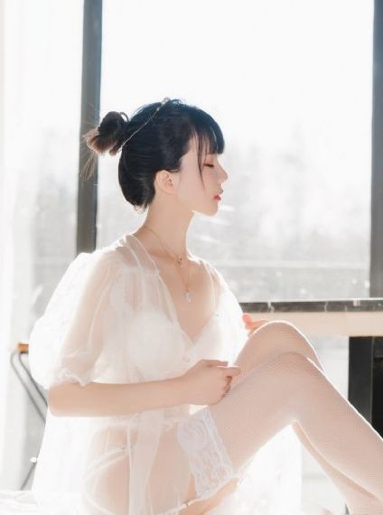 在电影院里挺进h