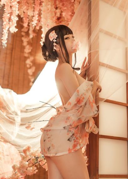 男女做爰裸体猛烈吻胸摸