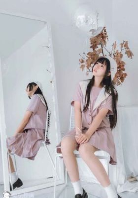 双腿吊起揉捏花蒂调教h双性