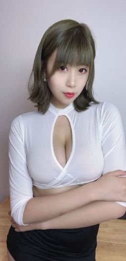 女子高中部的腰姿羽毛球策驰